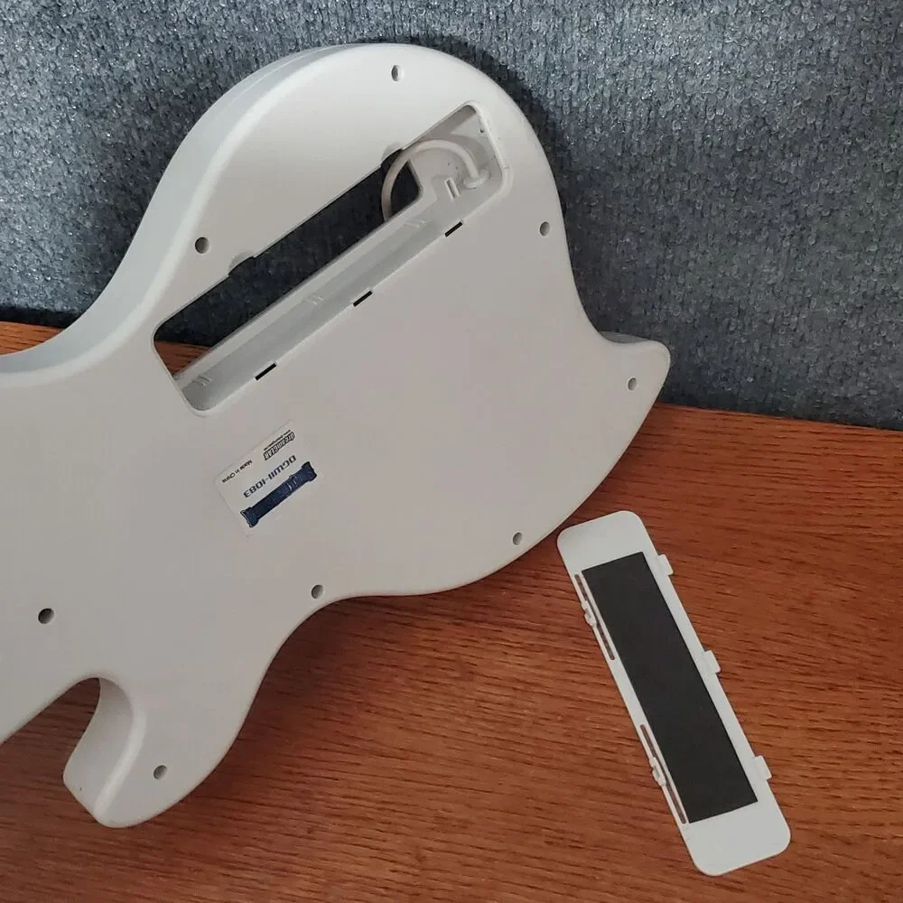 Nintendo Wii Wireless Guitar Hero Shredmaster Dreamgear White Video Game Guitar